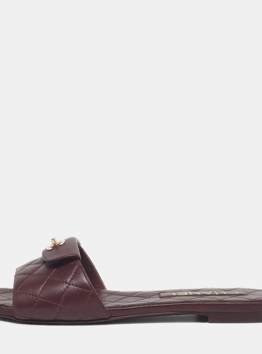 Chanel CC Size 37.5 Burgundy Quilted Leather Twist Lock Flat Sandals