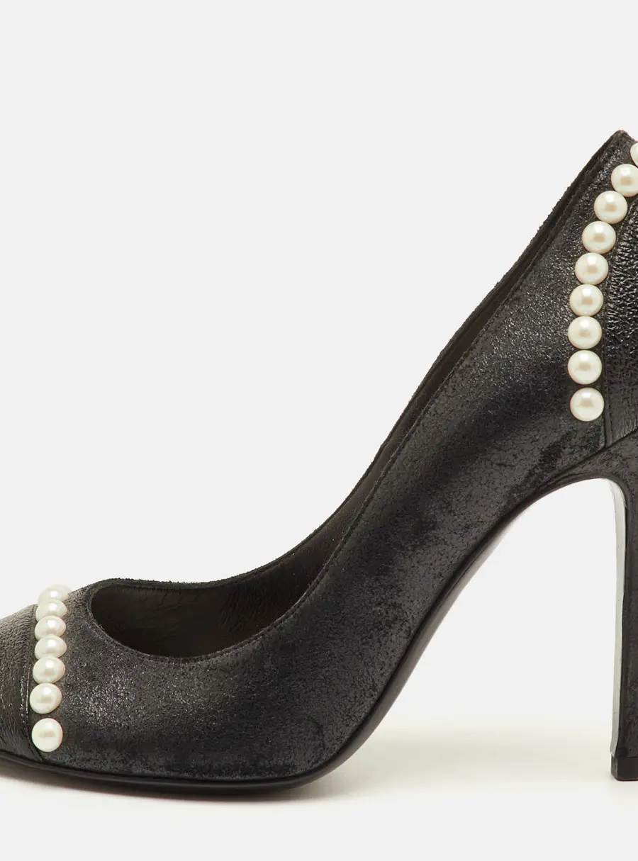 Chanel CC Chic Pearl Size 37 Black Suede and Leather Cap Toe Pumps