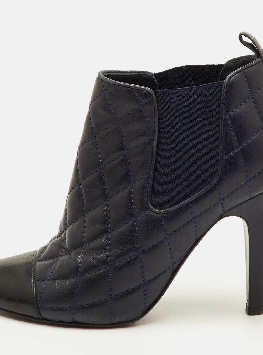 Chanel CC Size 35.5 Navy Blue/Black Quilted Leather Ankle Length Boots