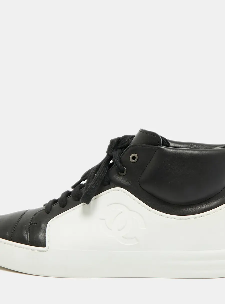 Chanel CC Size 38 Black/White Leather and Rubber Low Top Sneakers
