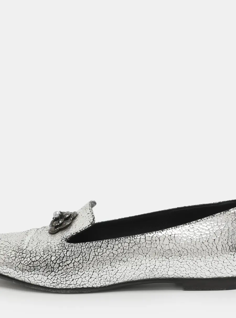 Chanel Interlocking CC Camelia Size 42 Silver Crackled Leather Smoking Slippers