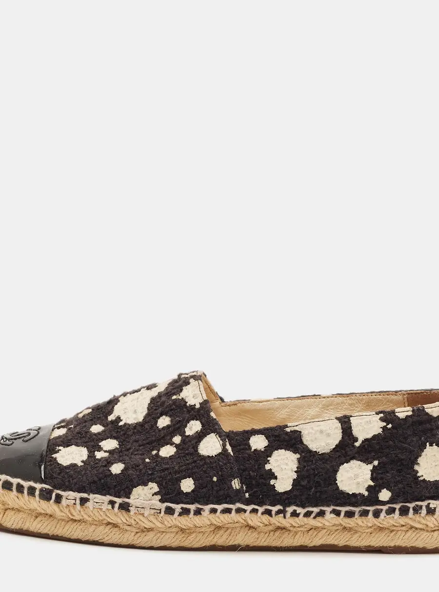 Chanel CC Size 38 Black/White Tweed and Patent Leather Espadrille Flats