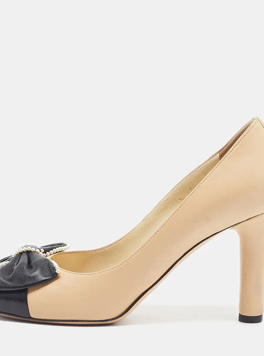 Chanel Pearl Embellished Bow Size 37 Beige/Black Leather Cap Toe Pumps