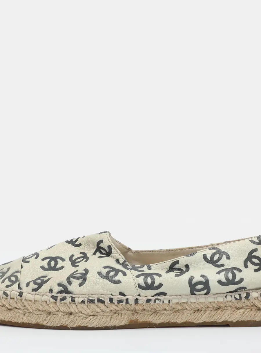 Chanel Size 38 Cream/Black Leather CC Printed Espadrilles