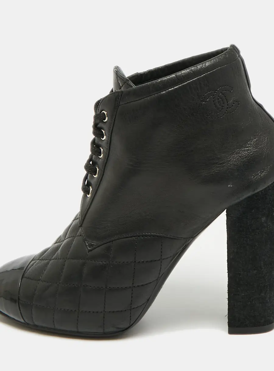 Chanel CC Size 40 Black Leather and Patent Leather Ankle Length Boots