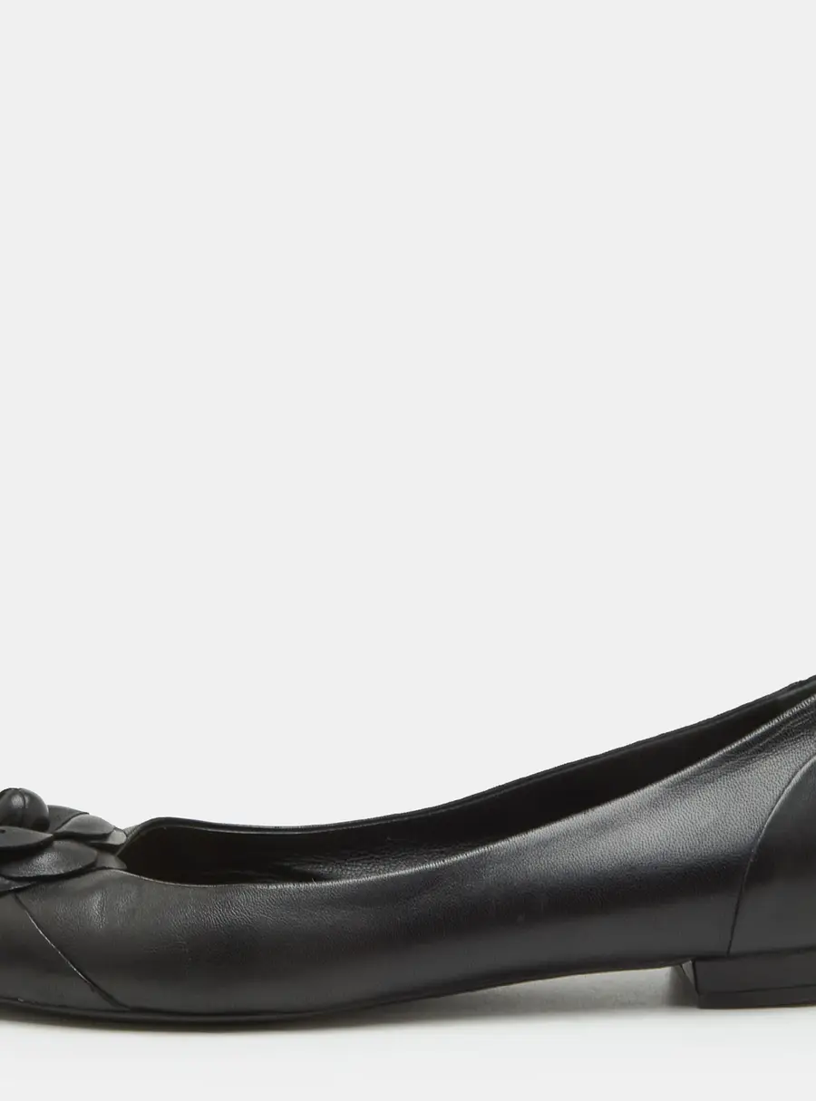 Chanel Camelia Size 40 Black Leather Ballet Flats