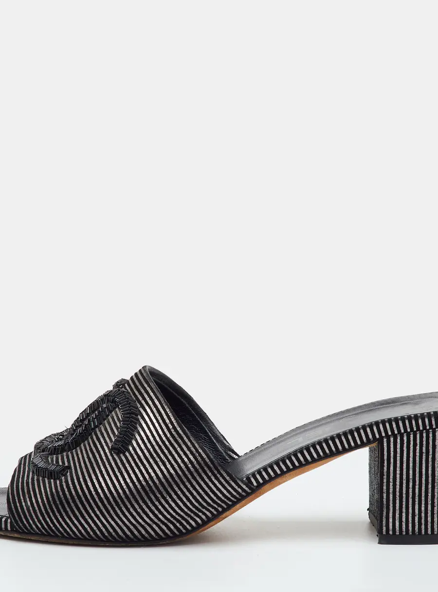 Chanel CC Size 39.5 Black/Silver Suede Striped Interlocking Logo Slide Sandals