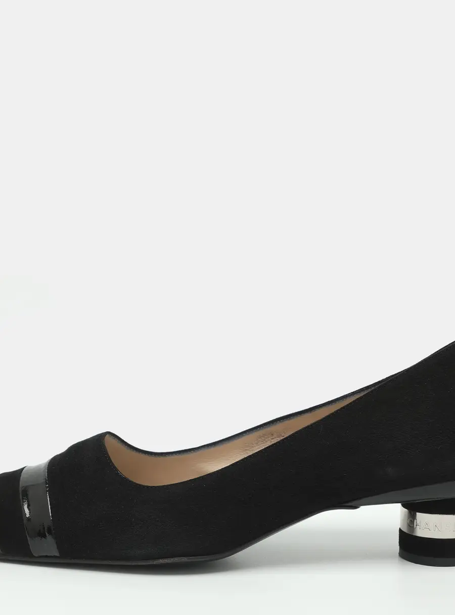Chanel CC Size 41 Black Patent Leather and Suede Pumps