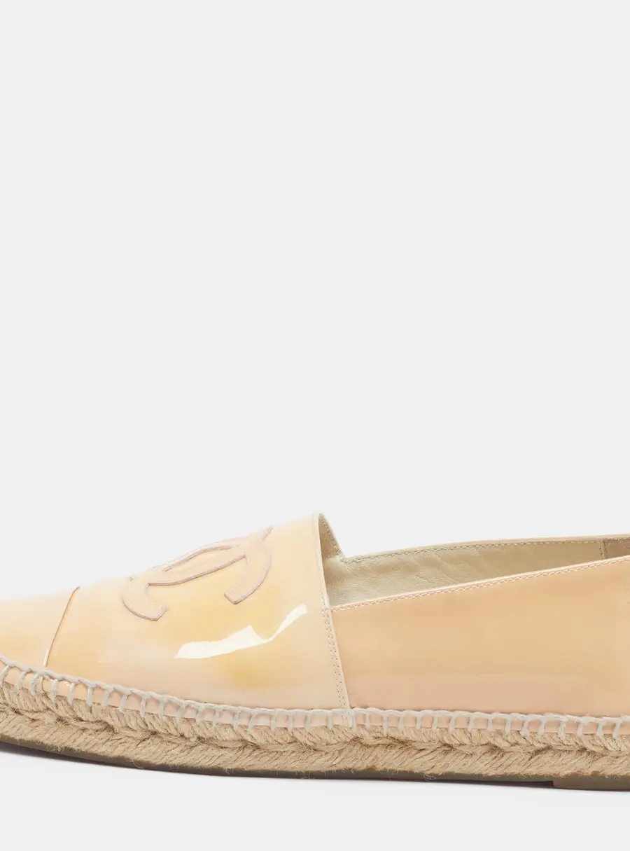 Chanel CC Size 40 Beige Patent Leather Espadrille Flats