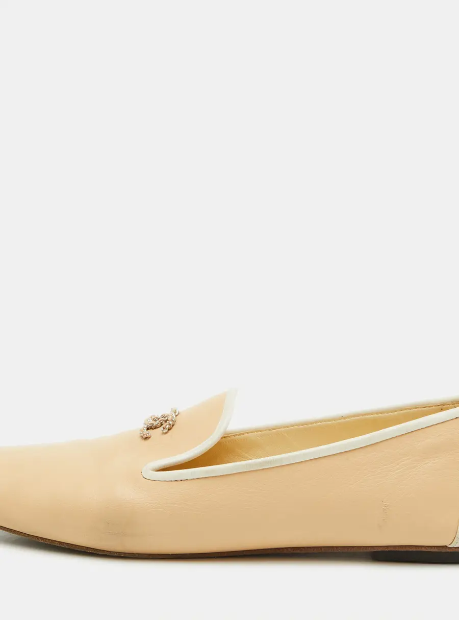 Chanel CC Size 40.5 Beige/Off White Leather Smoking Slippers