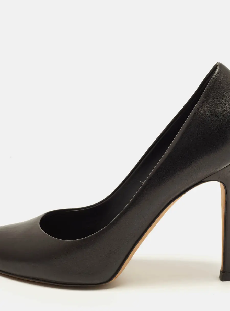 Chanel CC Size 40 Black Leather Round Toe Pumps