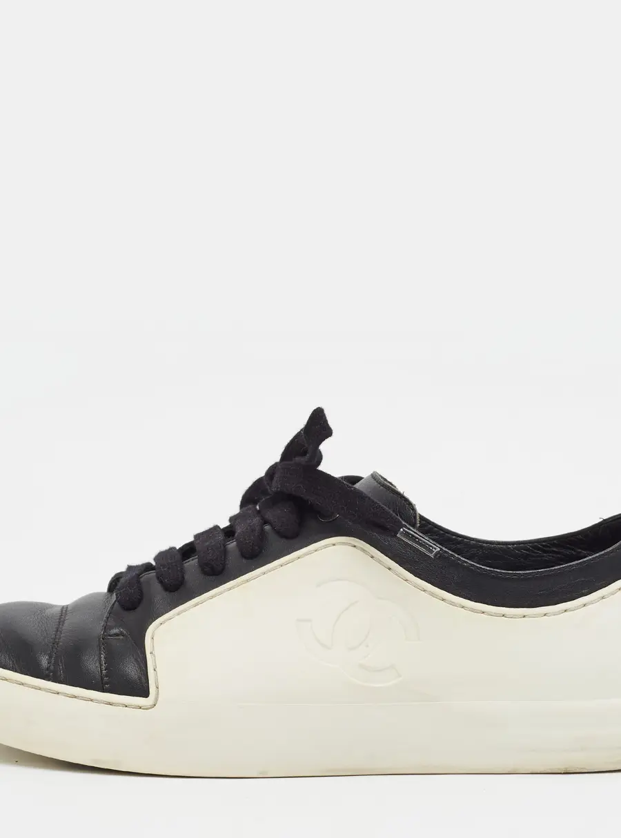 Chanel Interlocking CC Size 39.5 Black/White Leather and Rubber Lace Up Sneakers