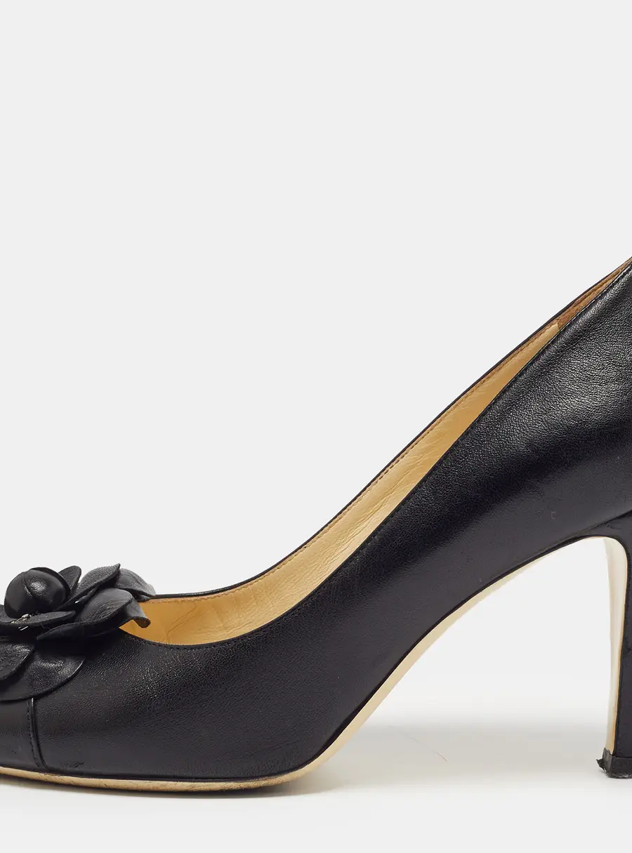 Chanel Camelia Size 38.5 Black Leather CC Cap Toe Pumps