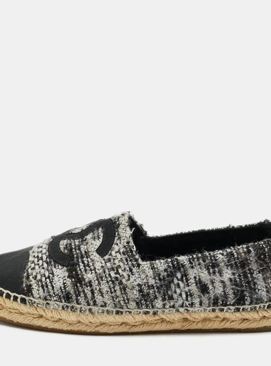 Chanel CC Size 41 Black/White Canvas and Tweed Cap Toe Espadrille Flats