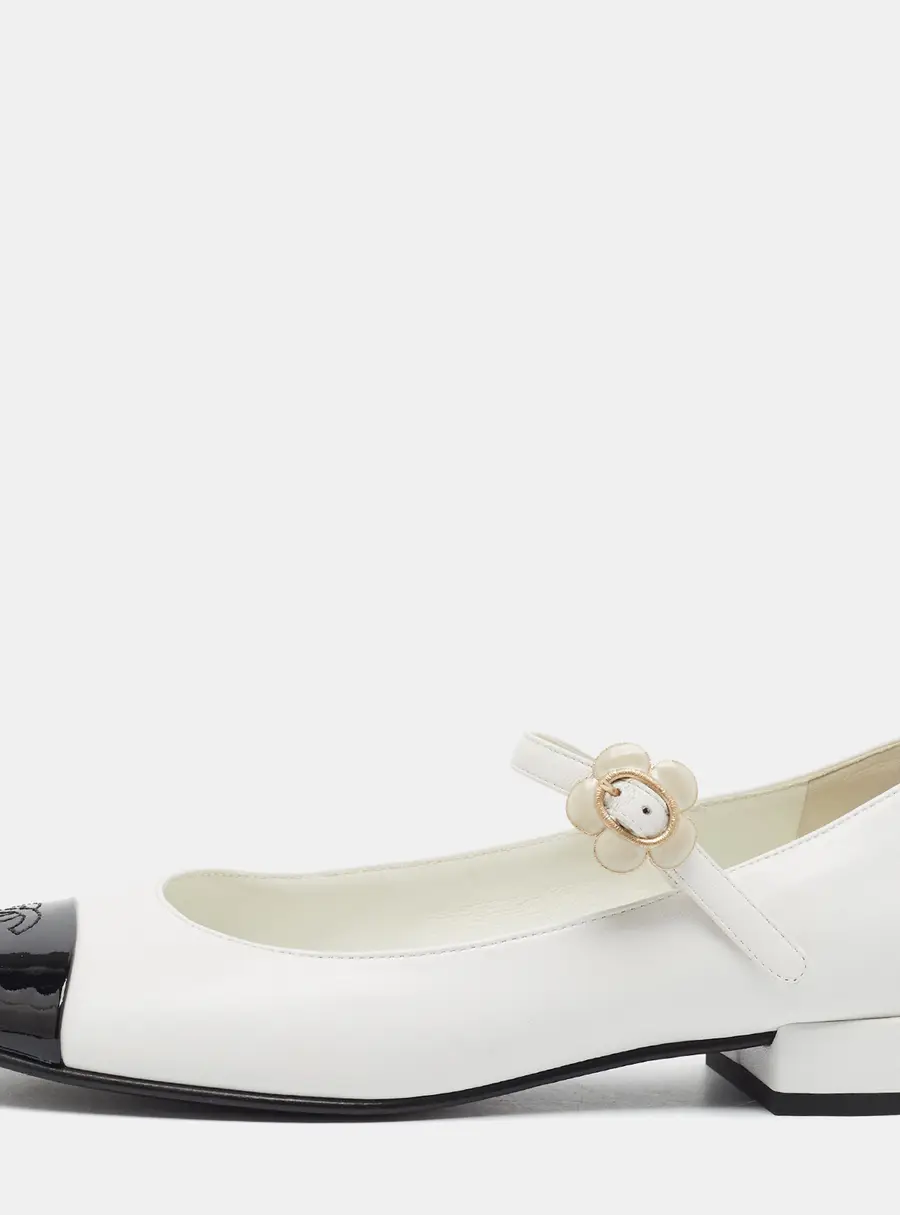 Chanel CC Size 38.5 White/Black Leather and Patent Leather Mary Jane Ballet Flats
