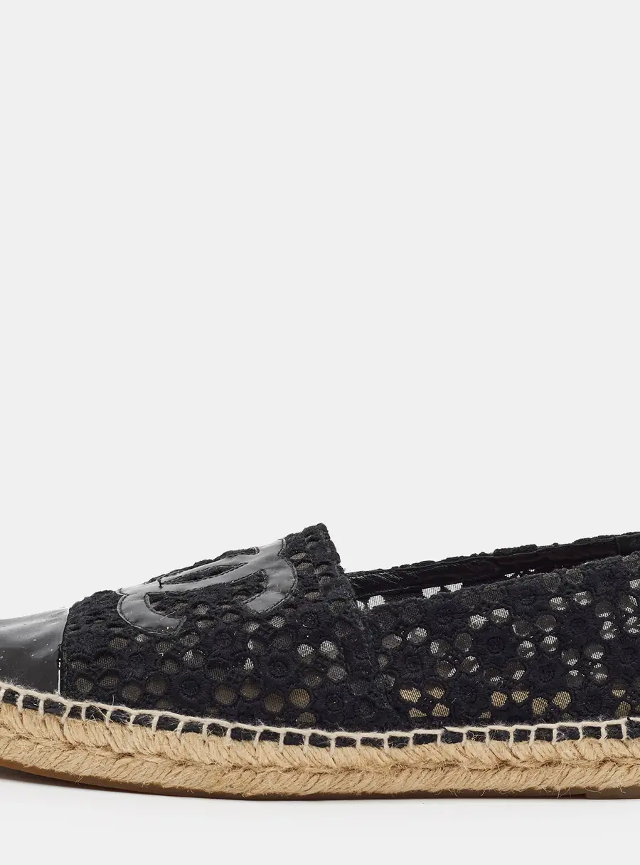 Chanel CC Size 38 Black Lace and Patent Leather Espadrille Flats
