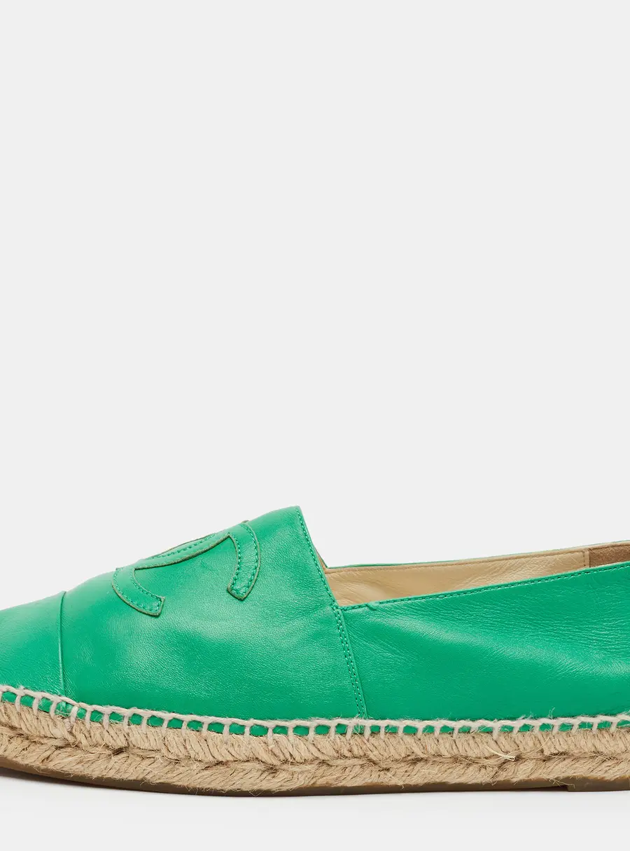 Chanel CC Size 40 Green Leather Cap Toe Espadrille Flats