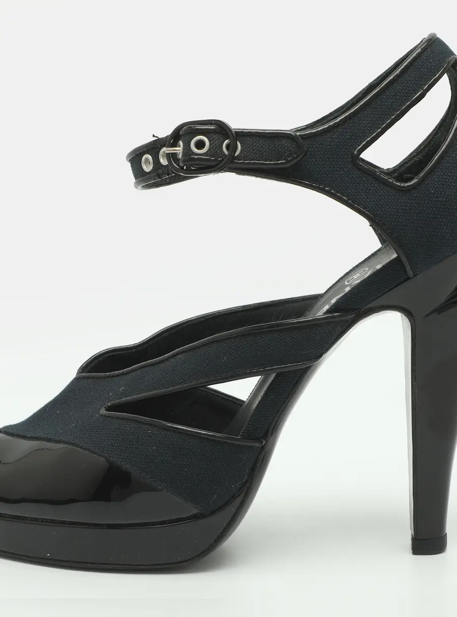 Chanel CC Size 39 Navy Blue/Black Canvas and Patent Leather Pumps