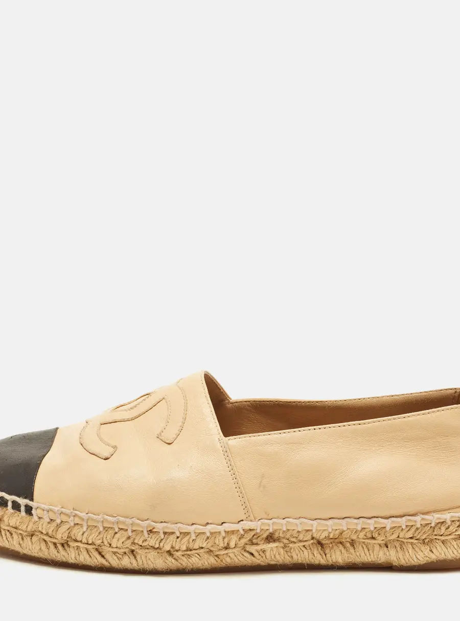 Chanel CC Size 39 Beige/Black Leather Espadrille Flats