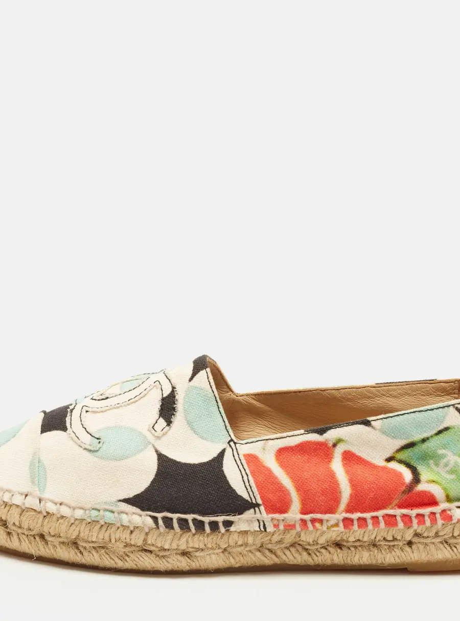 Chanel CC Size 39 Multicolor Canvas Cap Toe Espadrille Flats