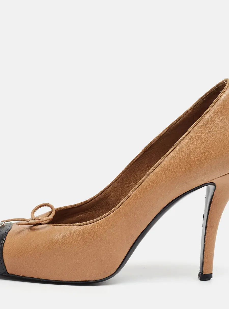 Chanel CC Size 36.5 Beige/Black Leather Bow Cap Toe Pumps