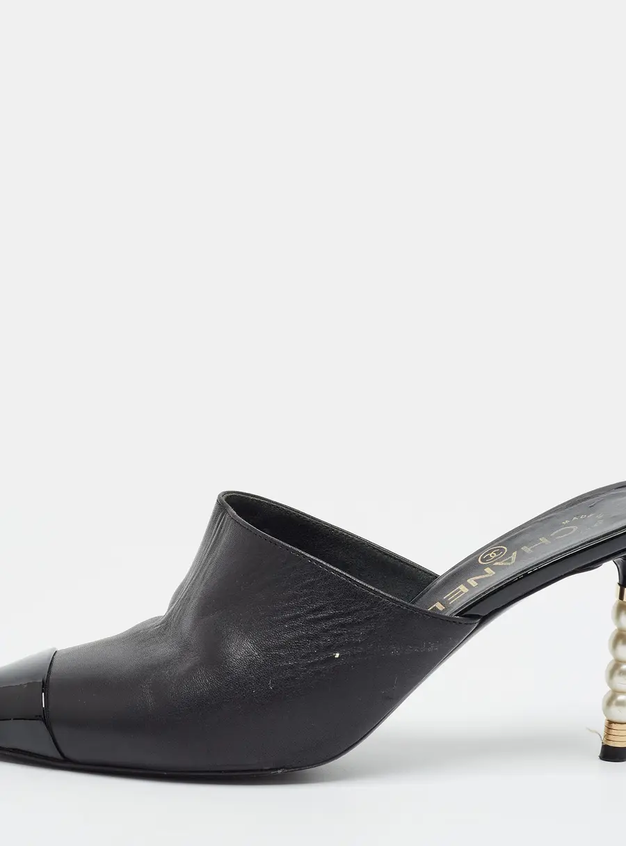 Chanel Size 38.5 Black Leather and Patent Leather Mules