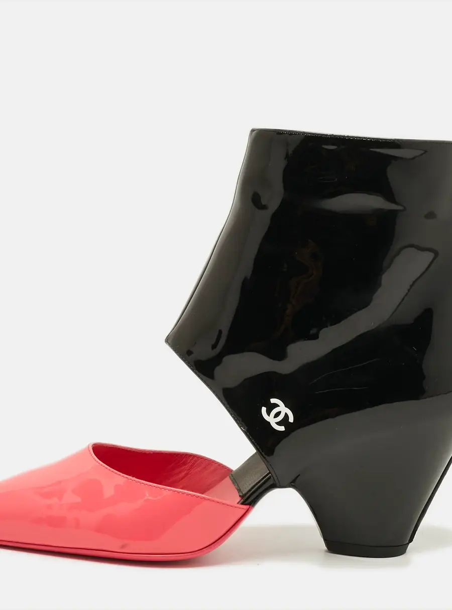 Chanel CC Size 38.5 Black/Pink Cut out Patent Leather Booties