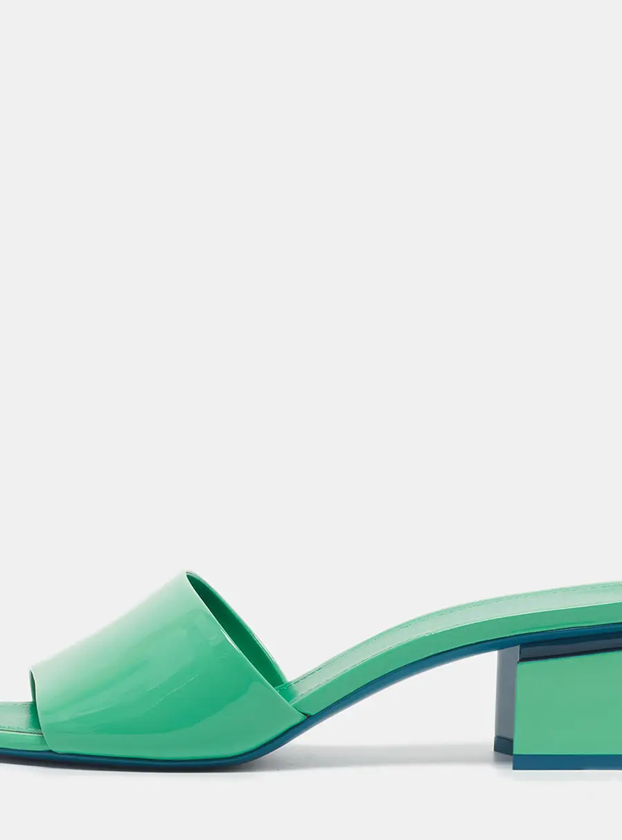 Chanel Size 39 Green Patent Leather Slide Sandals
