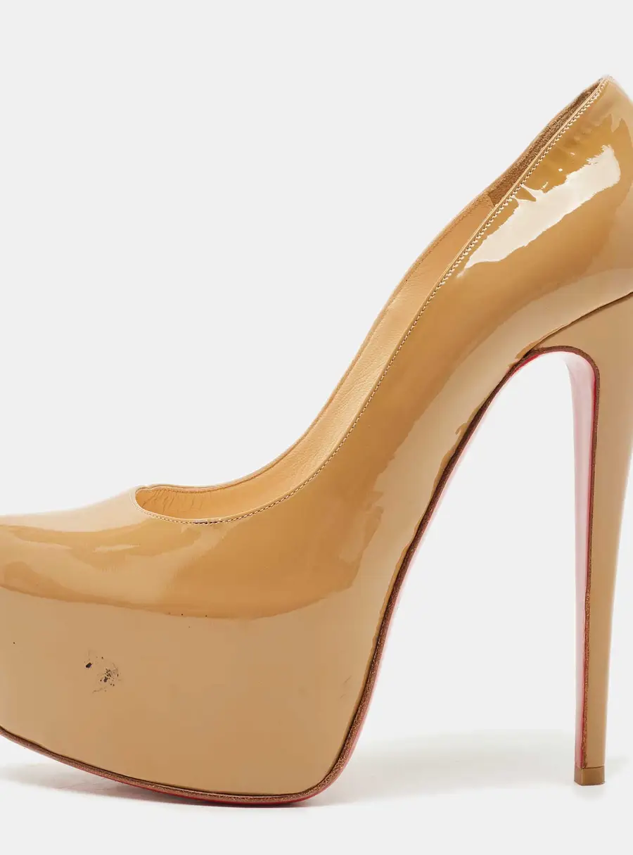 Christian Louboutin Daffodile Size 40 Beige Patent Leather Platform Pumps