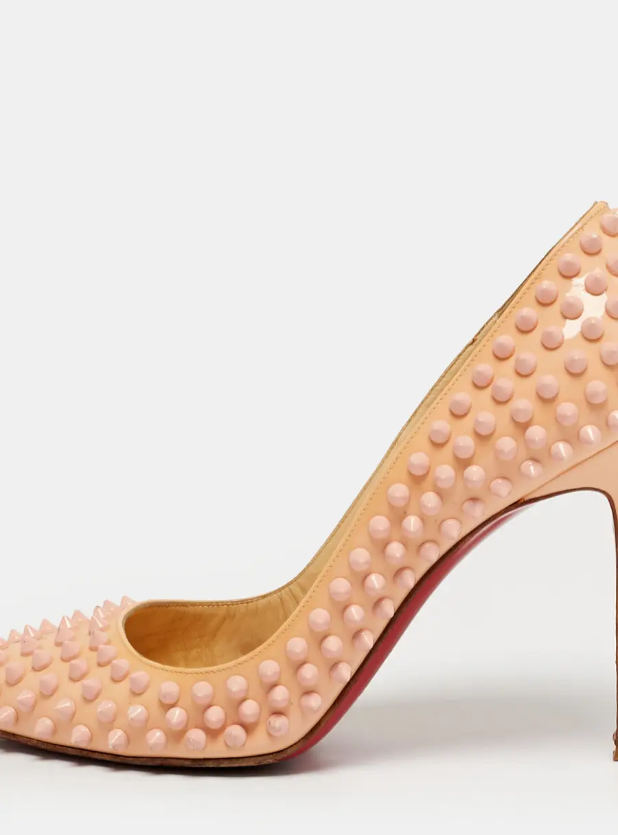 Christian Louboutin Pigalle Spikes Size 39 Cream Patent Leather Pumps
