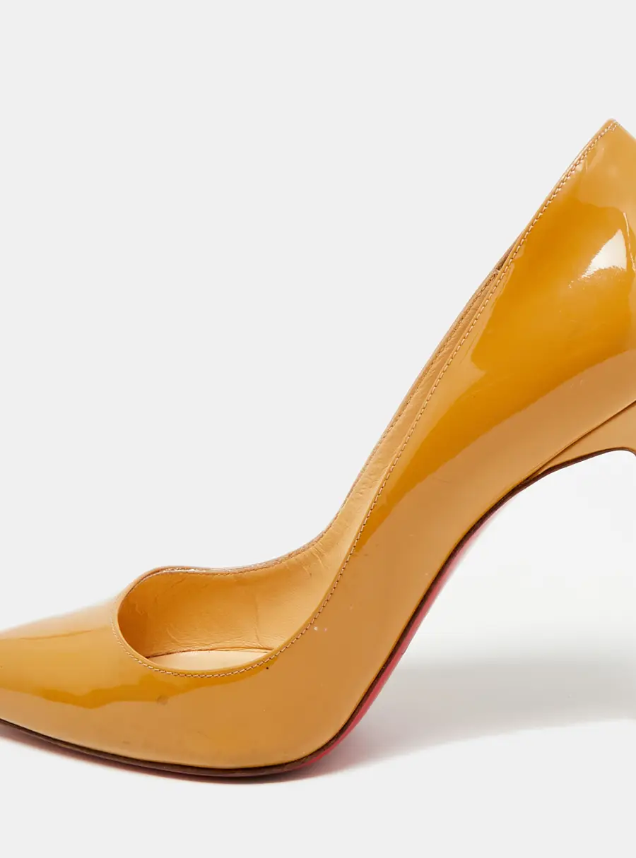 Christian Louboutin So Kate Size 38 Beige Patent Leather Pumps
