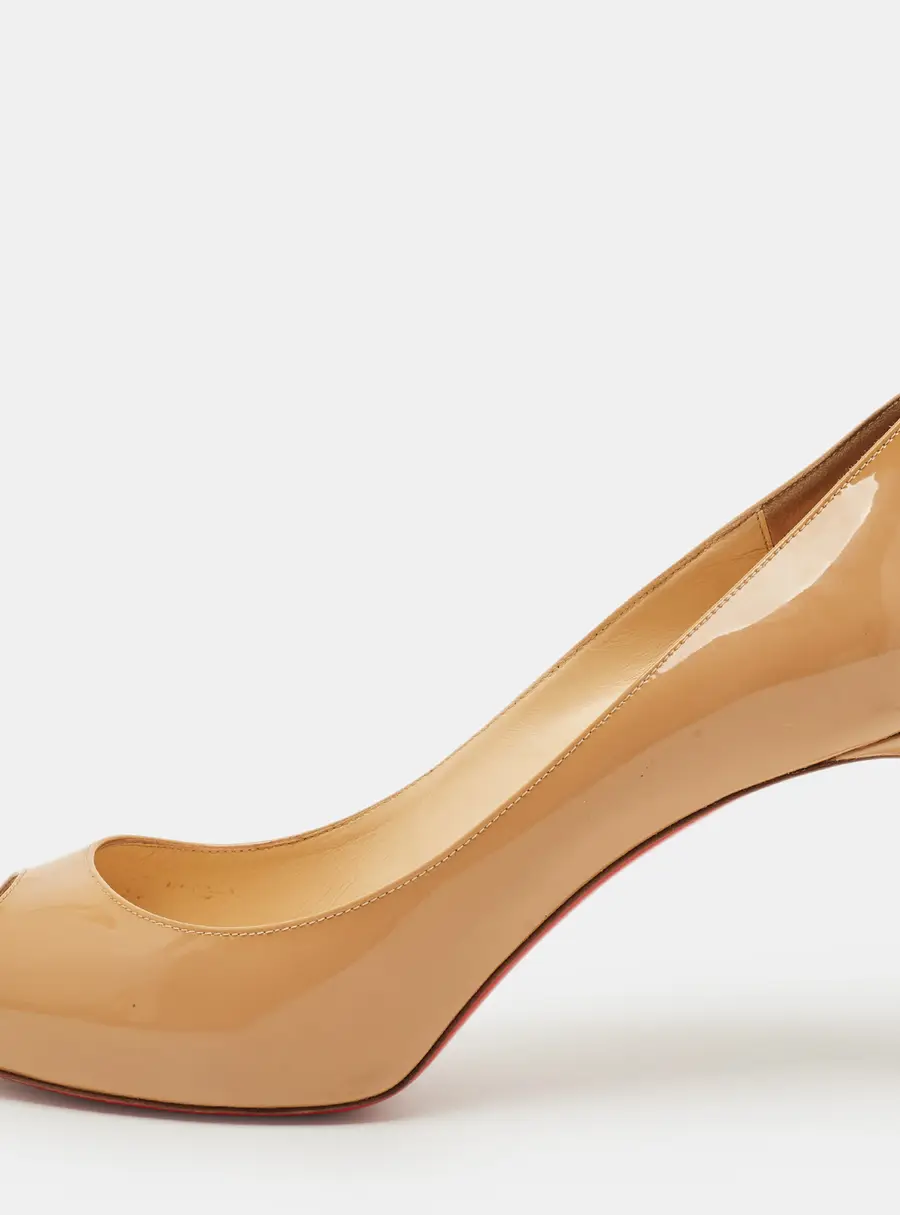 Christian Louboutin New Very Prive Size 40 Beige Patent Leather Peep Toe Pumps