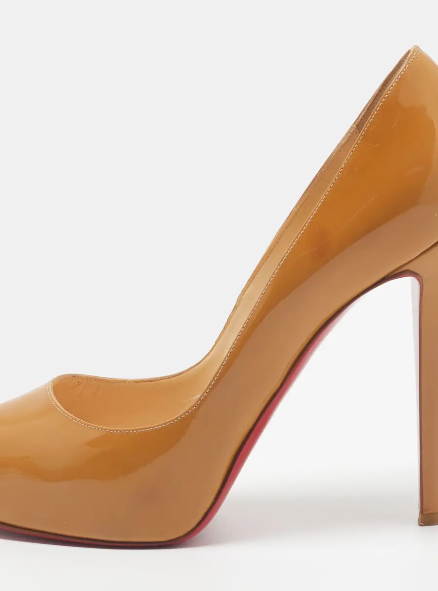 Christian Louboutin Very Prive Size 38.5 Beige Patent Leather Platform Pumps