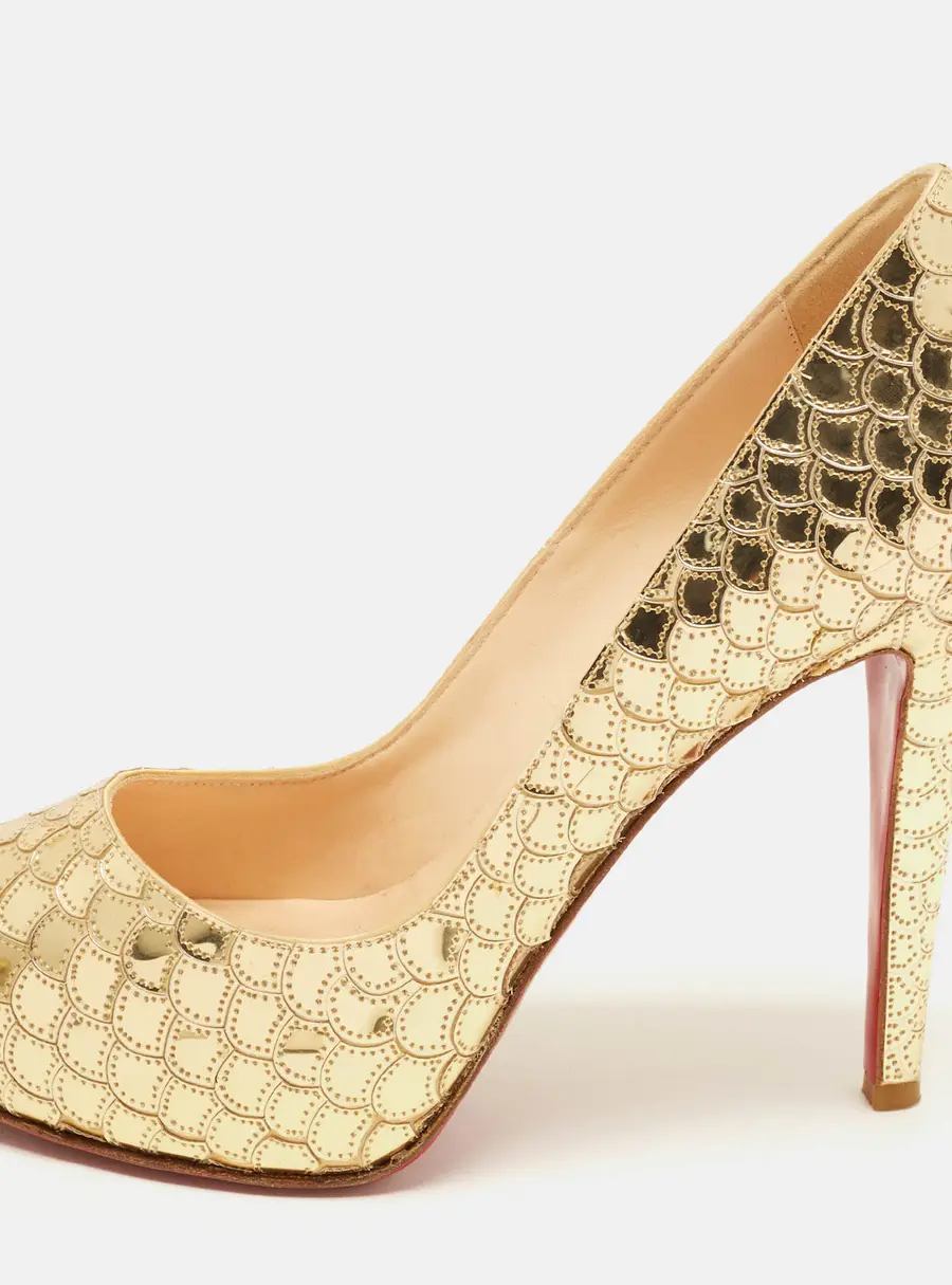 Christian Louboutin Poseidon Size 38.5 Gold Metalic Leather Peep Toe Pumps