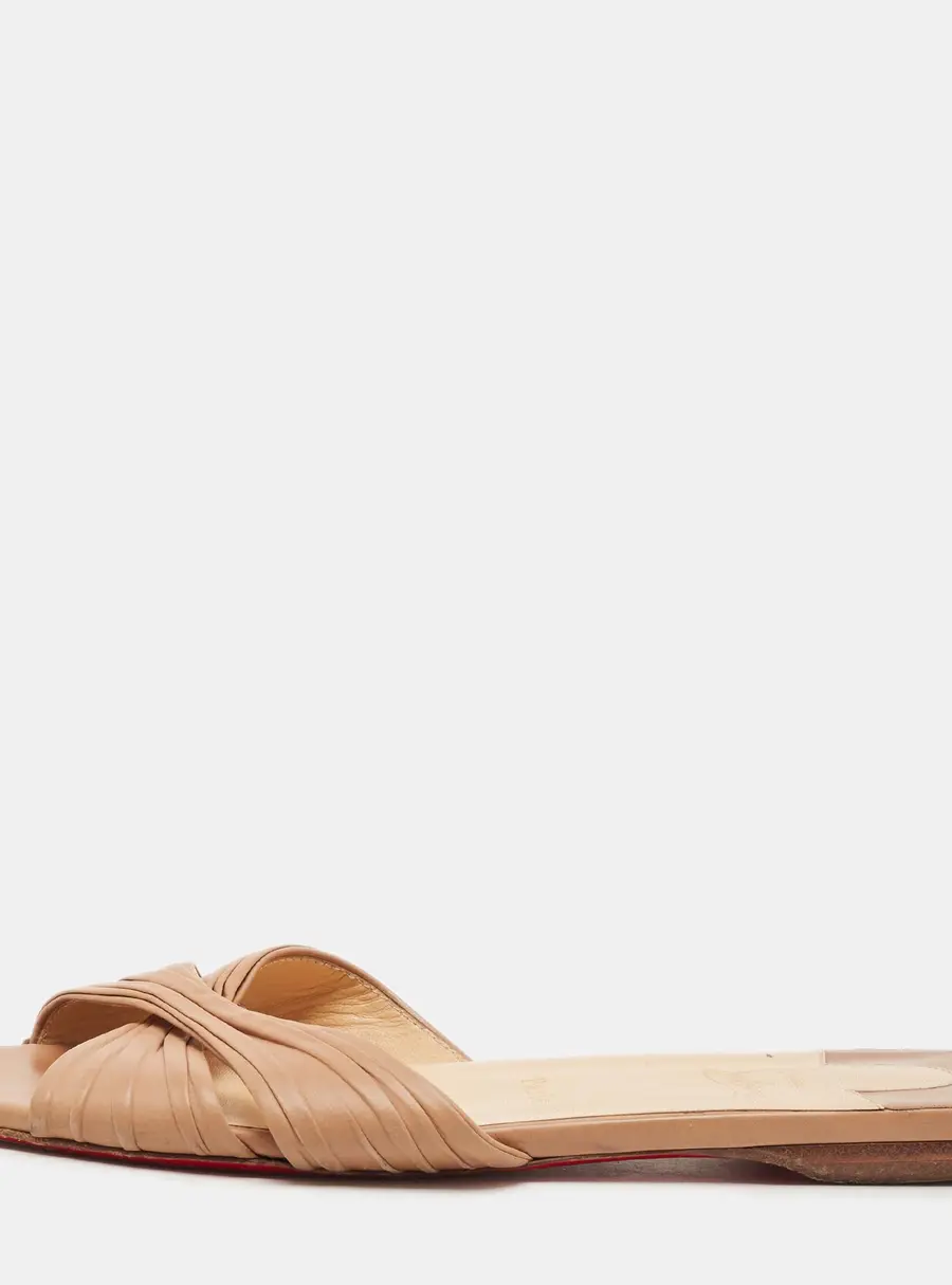 Christian Louboutin Nicol Size 39 Beige Leather Flat Slides