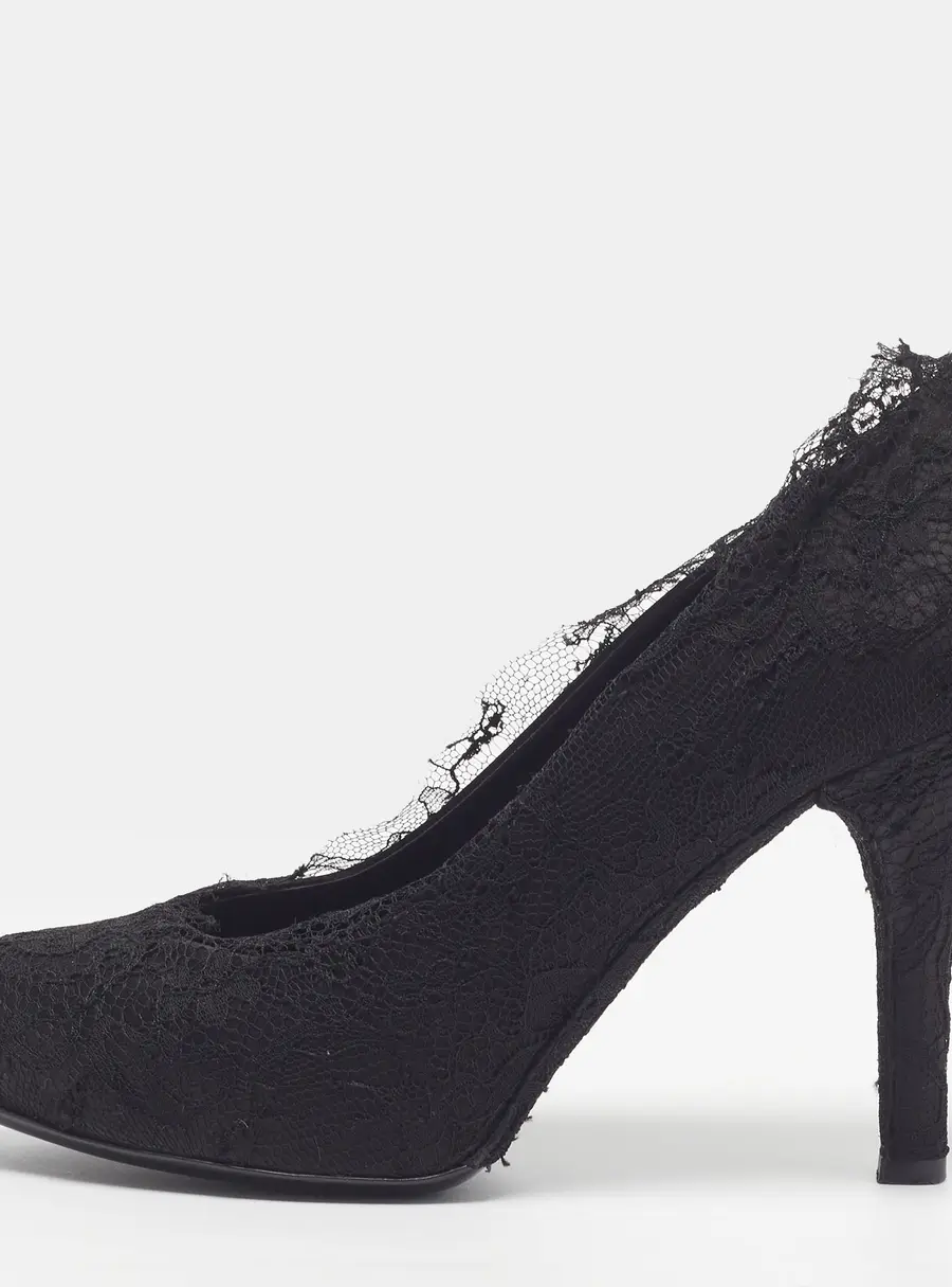 Dolce & Gabbana Size 38 Black Lace and Satin Round Teo Pumps