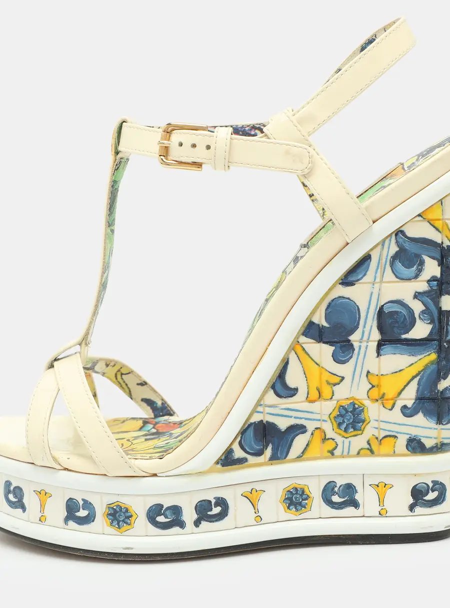 Dolce & Gabbana Size 38 Cream Patent Leather Wedge Sandals