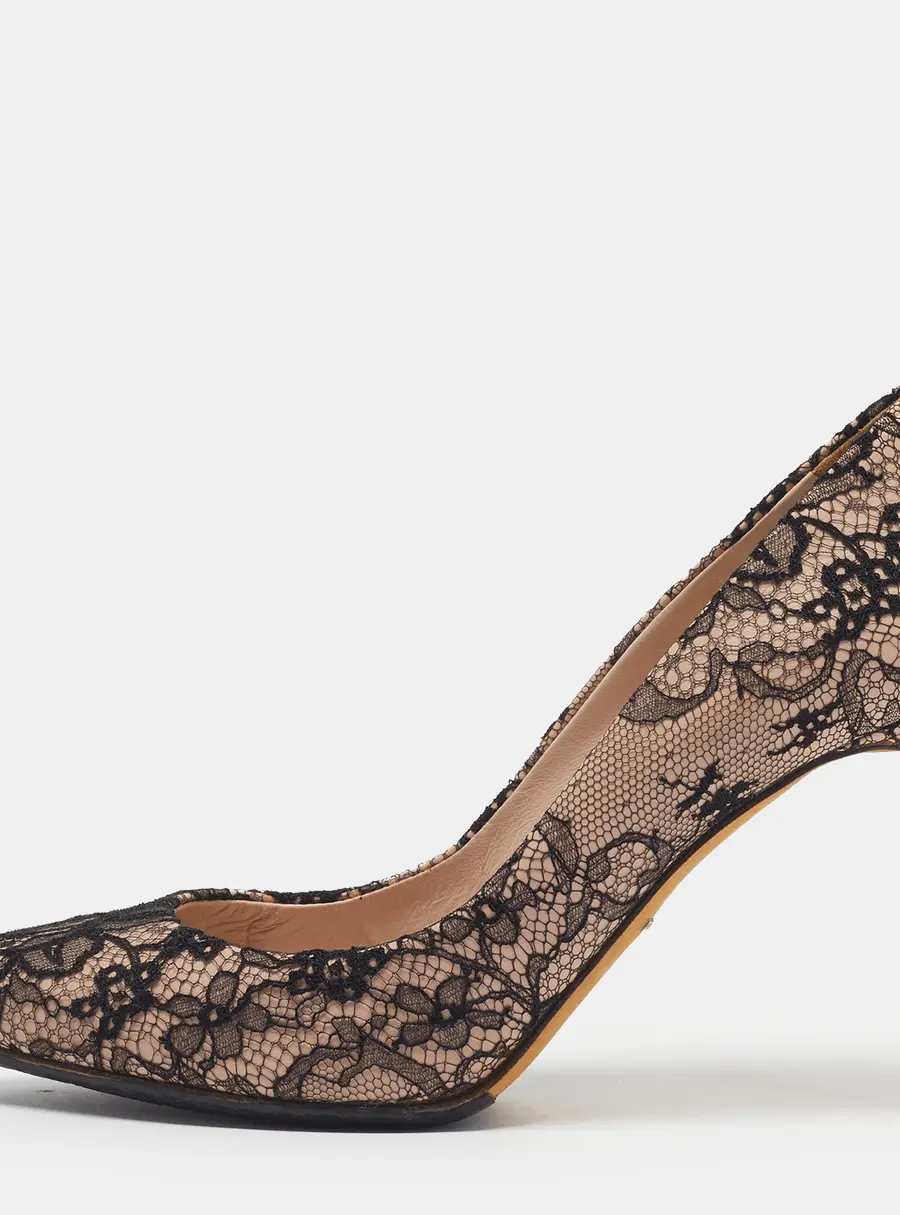 Dolce & Gabbana Taormina Size 37.5 Black/Beige Lace Pointed Toe Pumps