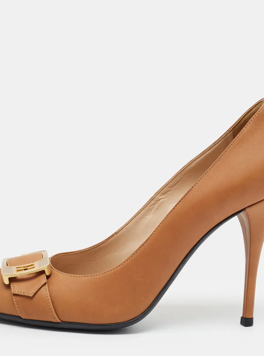 Fendi Size 41 Brown Leather Buckle Round Toe Pumps