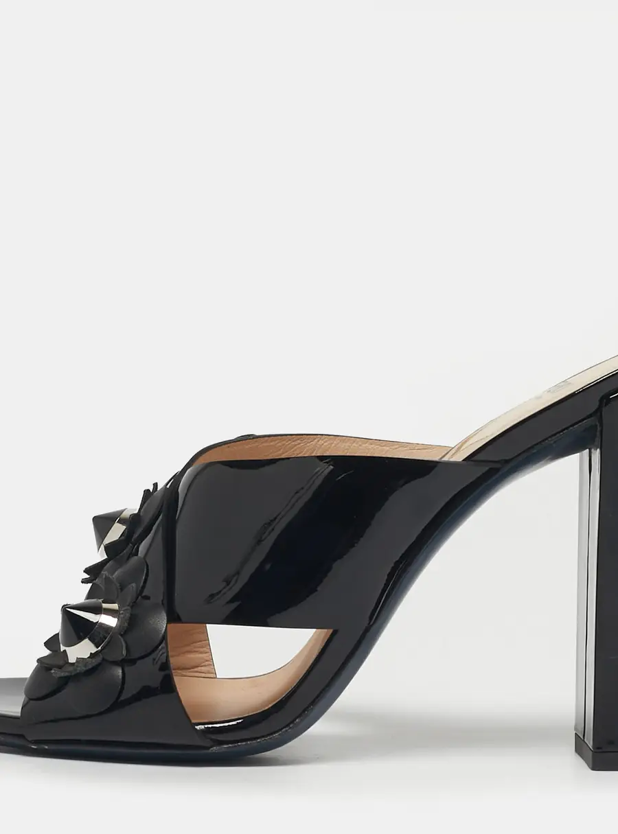 Fendi Flowerland Size 37 Black Patent Leather Criss Cross Slide Sandals