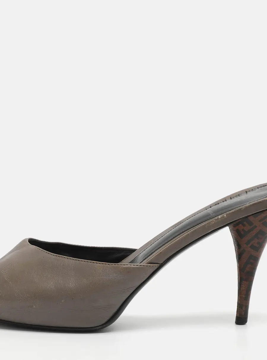 Fendi FF Superstar Size 40 Grey Leather Peep Toe Sandals