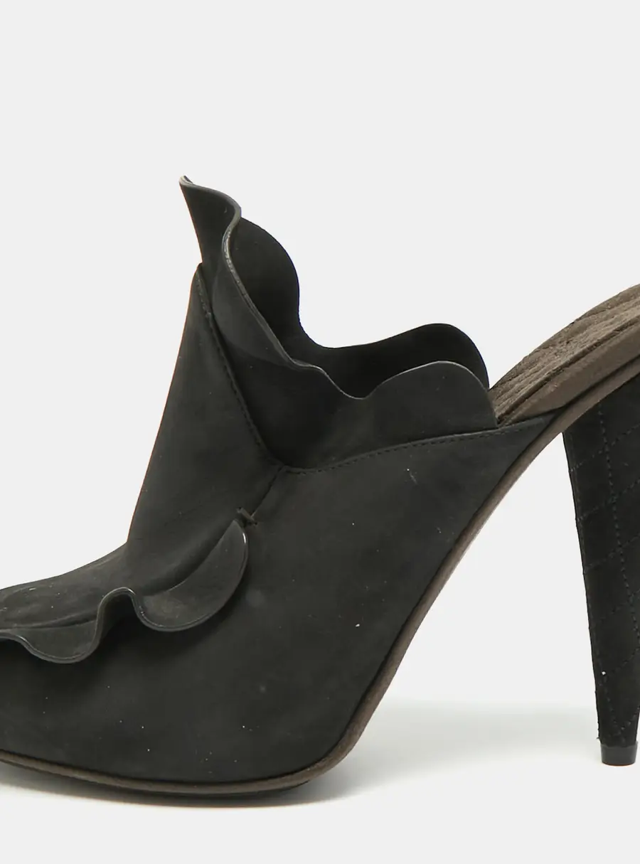 Fendi Size 39 Black Nubuck Leather Mules