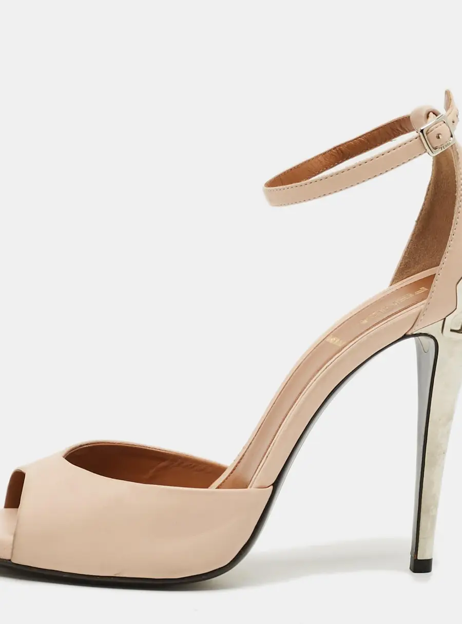 Fendi Size 38 Beige Leather Open Toe Ankle Strap Sandals