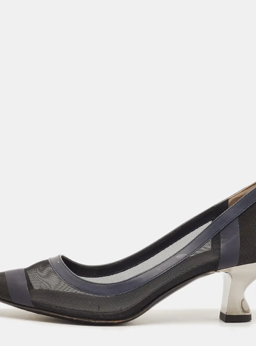 Fendi Colibri Size 35.5 Navy Blue Leather and Mesh Pumps