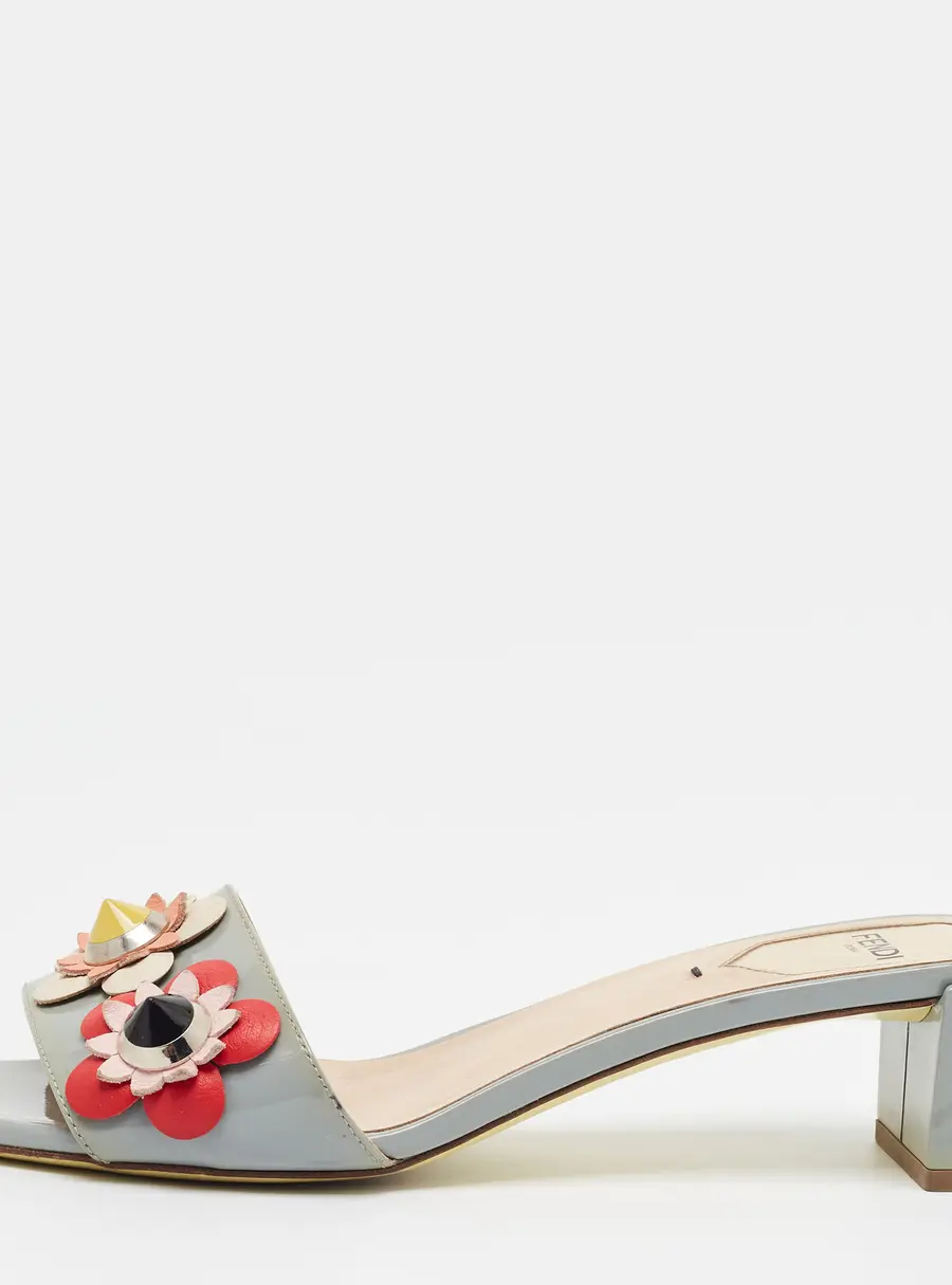 Fendi Flowerland Size 39 Grey Patent Leather Slide Sandals