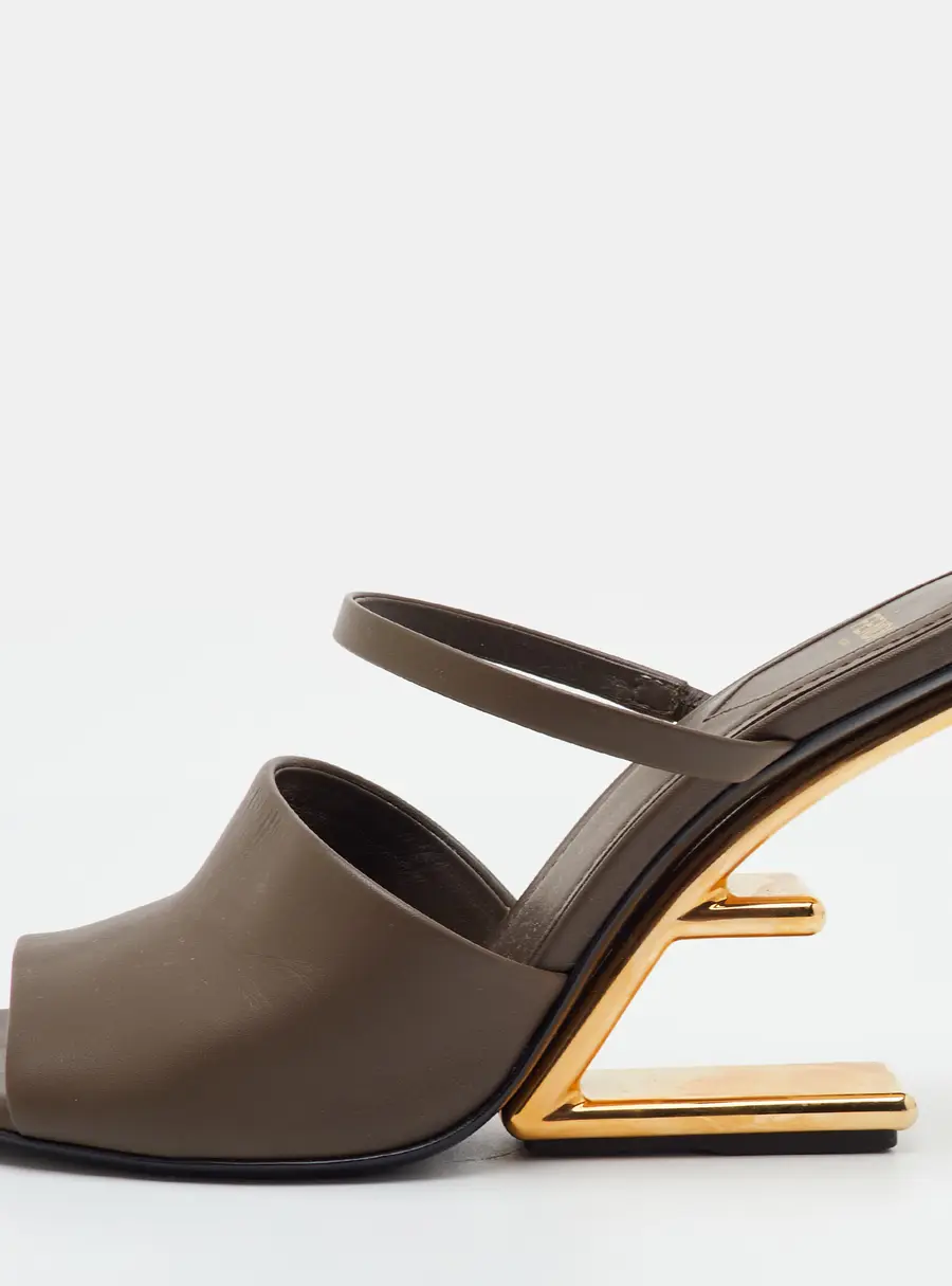 Fendi Fendi First Size 38 Brown Leather Slide Sandals