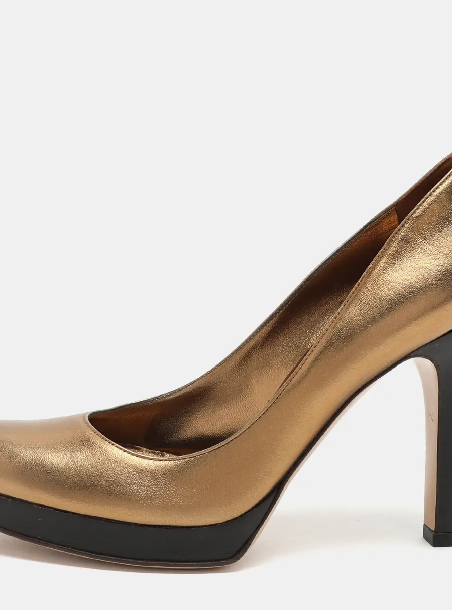Gucci Gold Leather Pumps Size 37.5