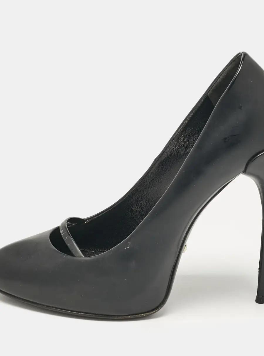 Gucci Black Leather Round Toe Slip On Pumps Size 36.5
