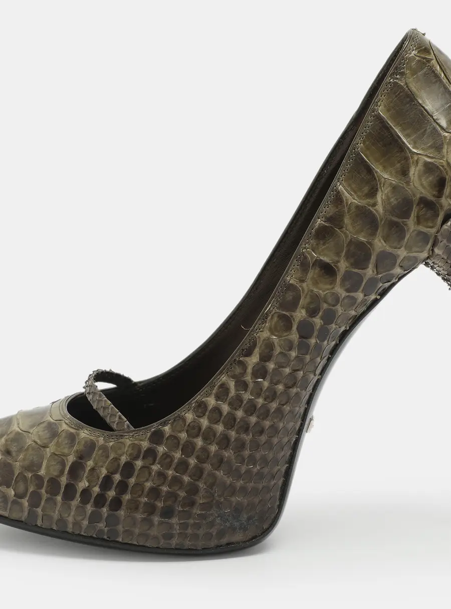 Gucci Size 38 Olive Green Python Pumps