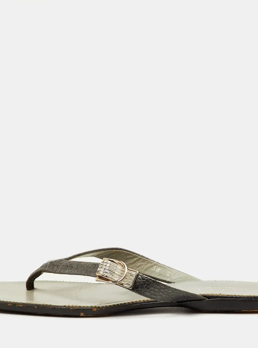 Gucci Crystal Buckle Detail Size 38 Black Leather Flat Thong Sandals